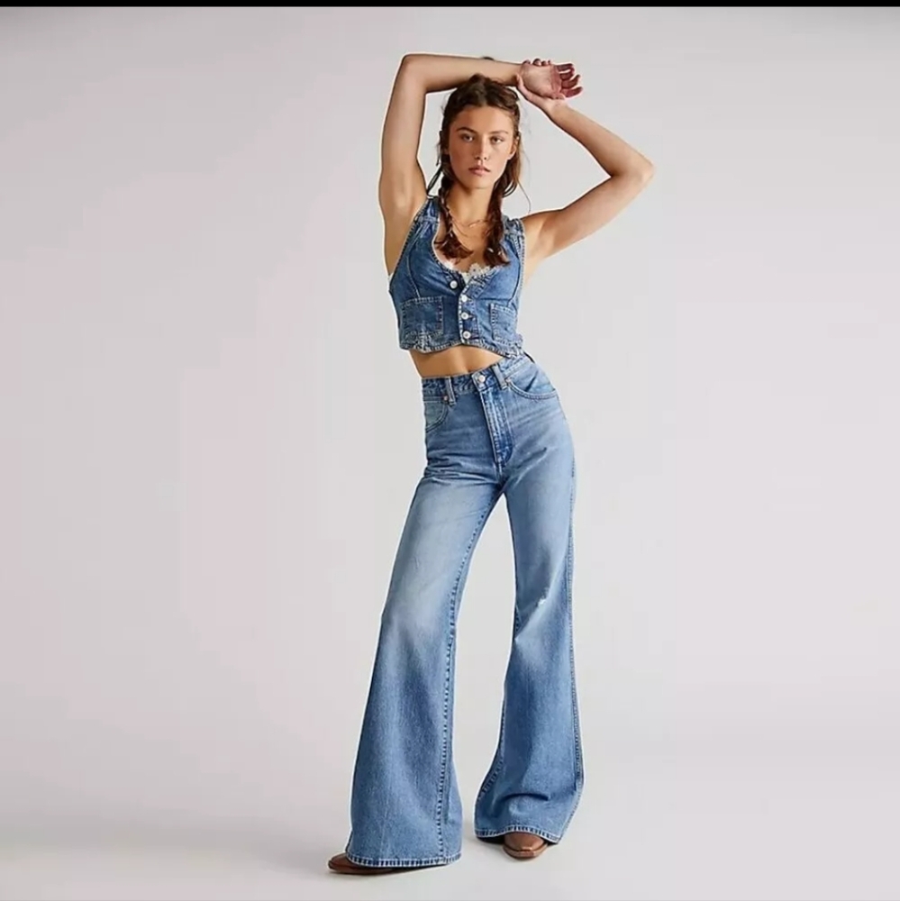 NWT New Wrangler Wanderer High-Rise Flare Jeans Size 32 x 30